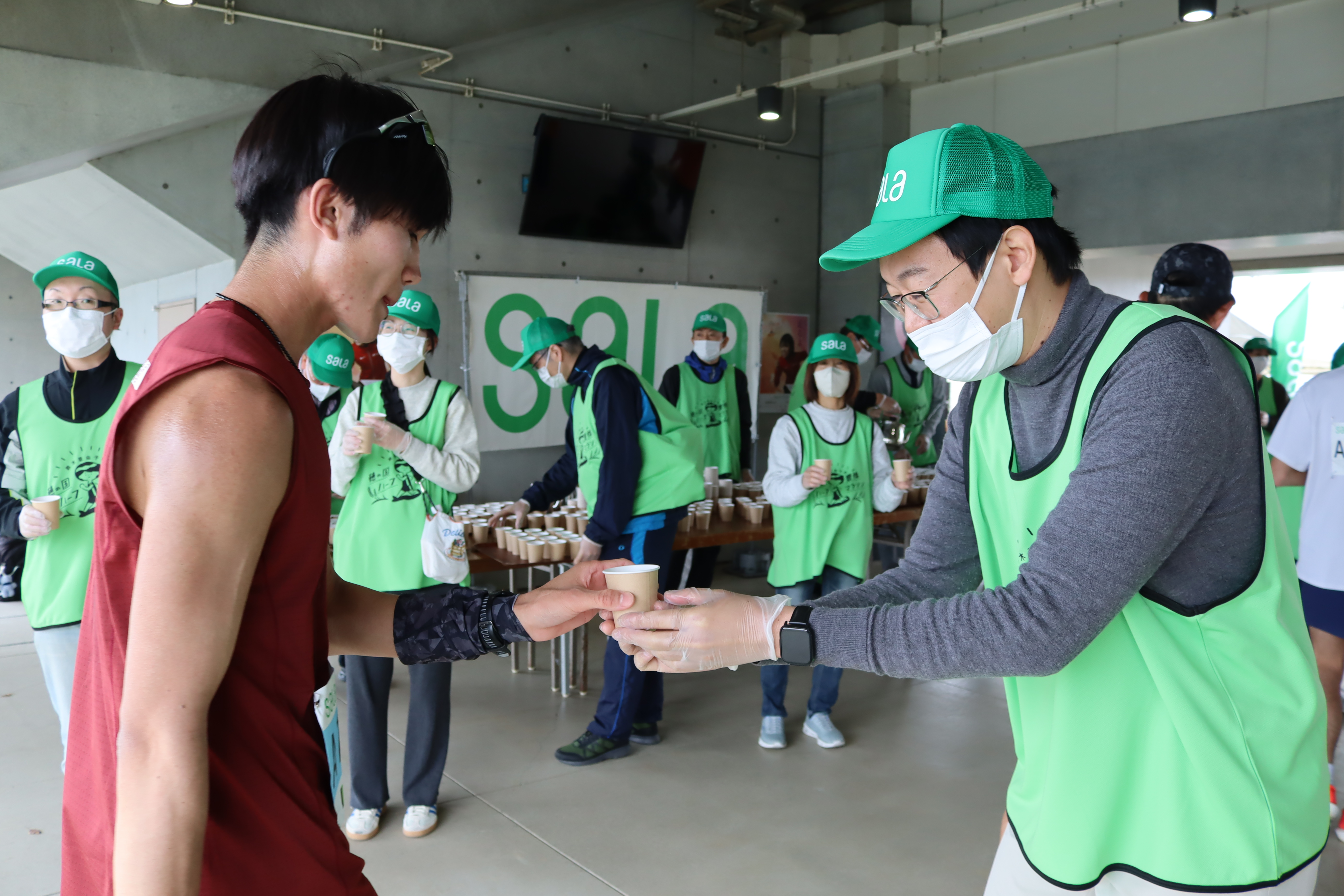 グループが運営するホテル特製のスープを提供